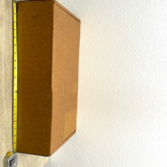 Skims Empty Shipping Box - Picture 3 of 4